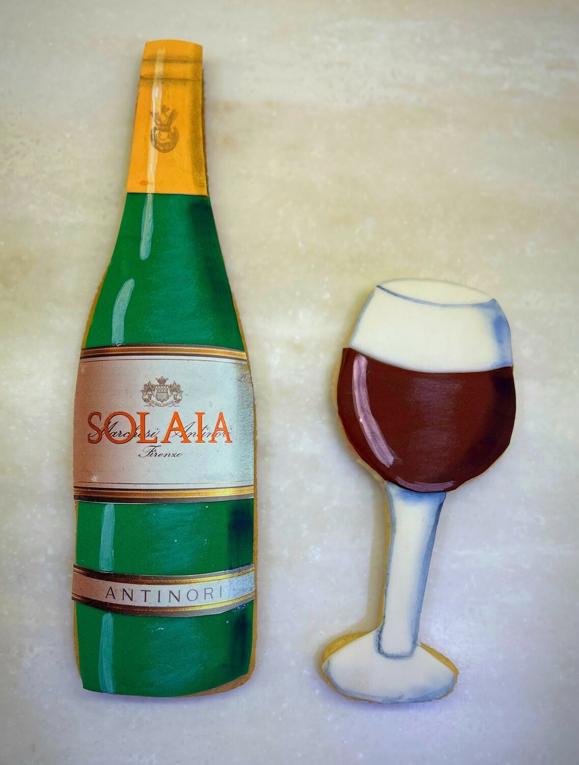 The Solaia bottle and glass cookies